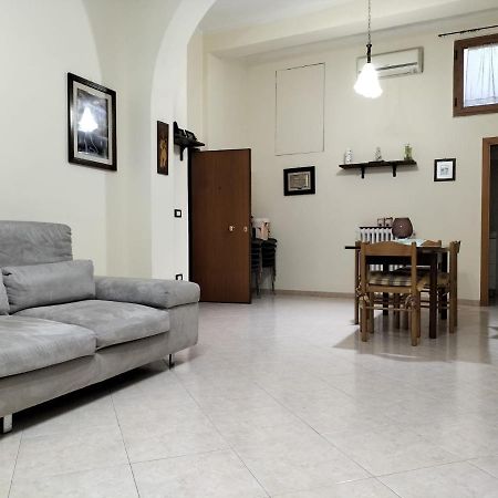 Casa Vacanze Al Castello Trani Exterior foto