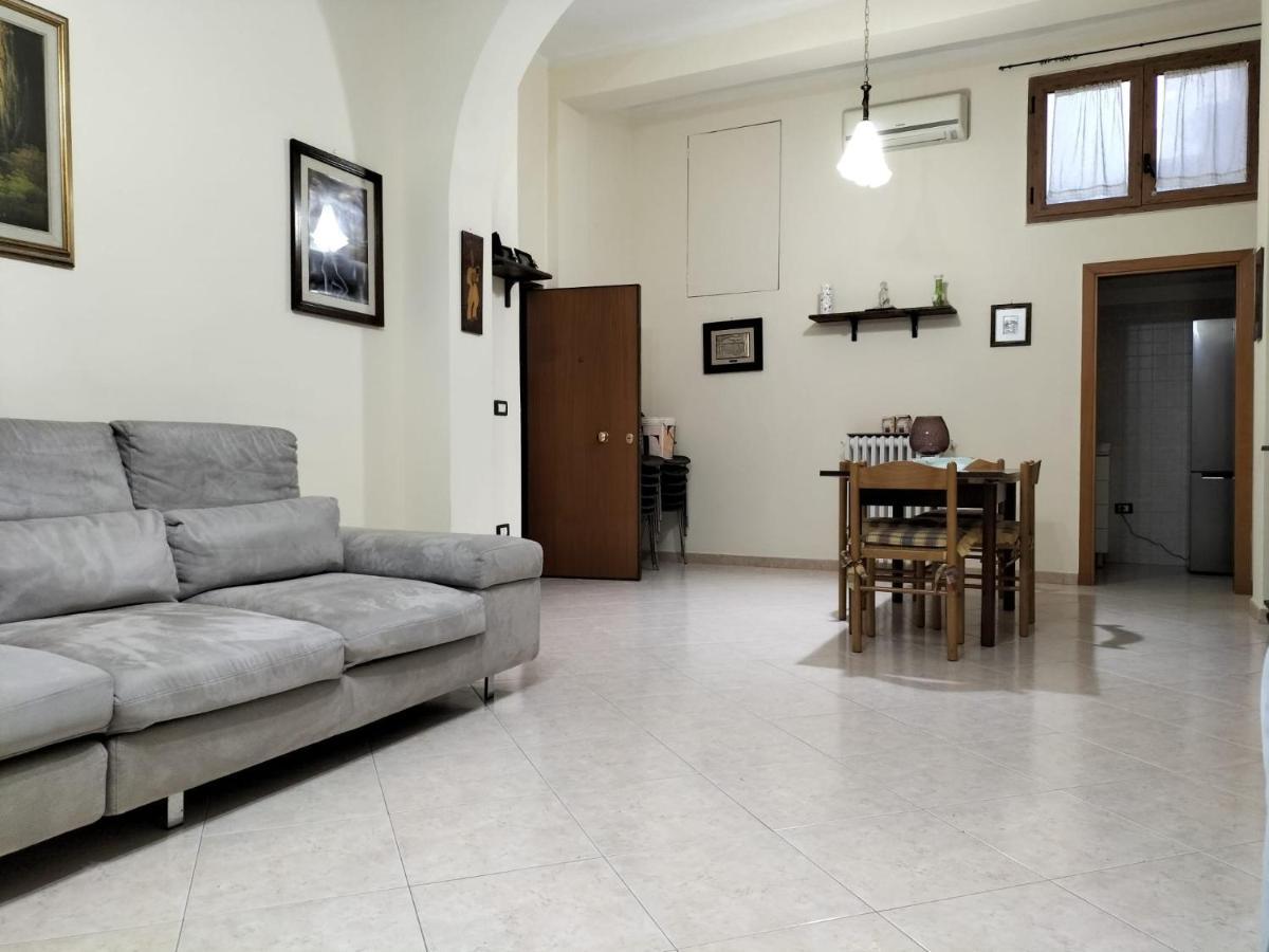 Casa Vacanze Al Castello Trani Exterior foto